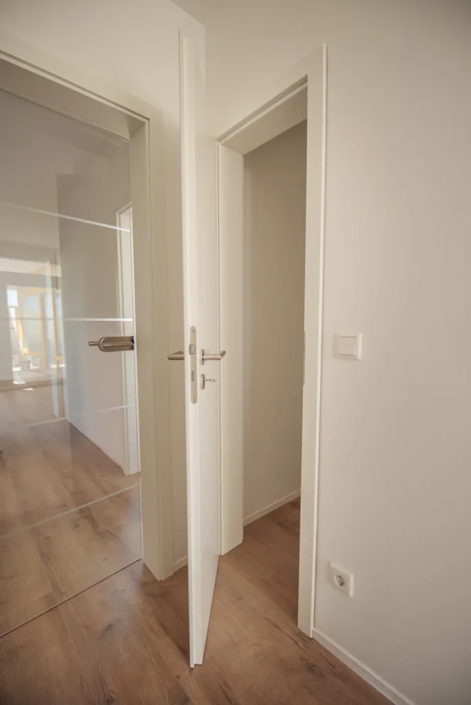 Light-filled, partially renovated 4.5-room apartment in Bad Homburg